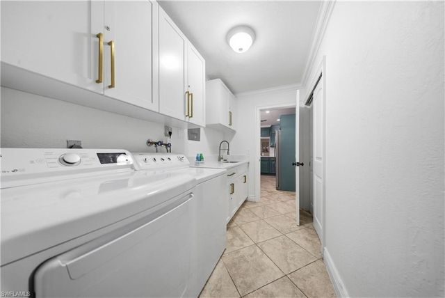 2473 Poinciana ST, Naples, FL 34105