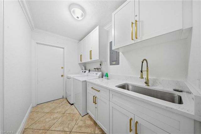 2473 Poinciana ST, Naples, FL 34105