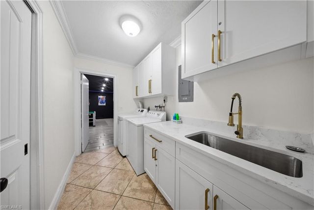 2473 Poinciana ST, Naples, FL 34105