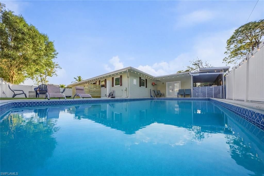 2473 Poinciana ST, Naples, FL 34105