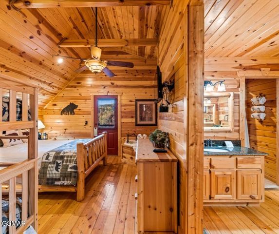 229 Forrest Loop Way, Gatlinburg, TN 37738