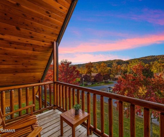 229 Forrest Loop Way, Gatlinburg, TN 37738