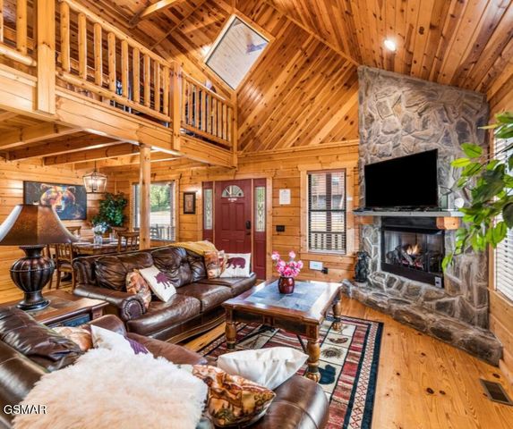 229 Forrest Loop Way, Gatlinburg, TN 37738