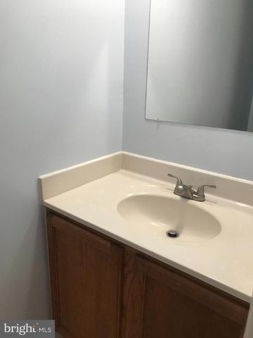 8053 COMMUNITY DR, Manassas, VA 20109
