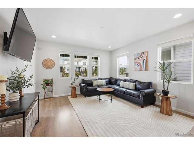 9912 Monte Vista Ave, Littleton, CO 80125