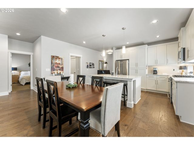 7553 Sw HONOR Loop, Wilsonville, OR 97070