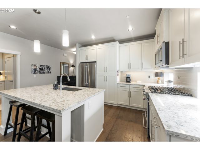 7553 Sw HONOR Loop, Wilsonville, OR 97070