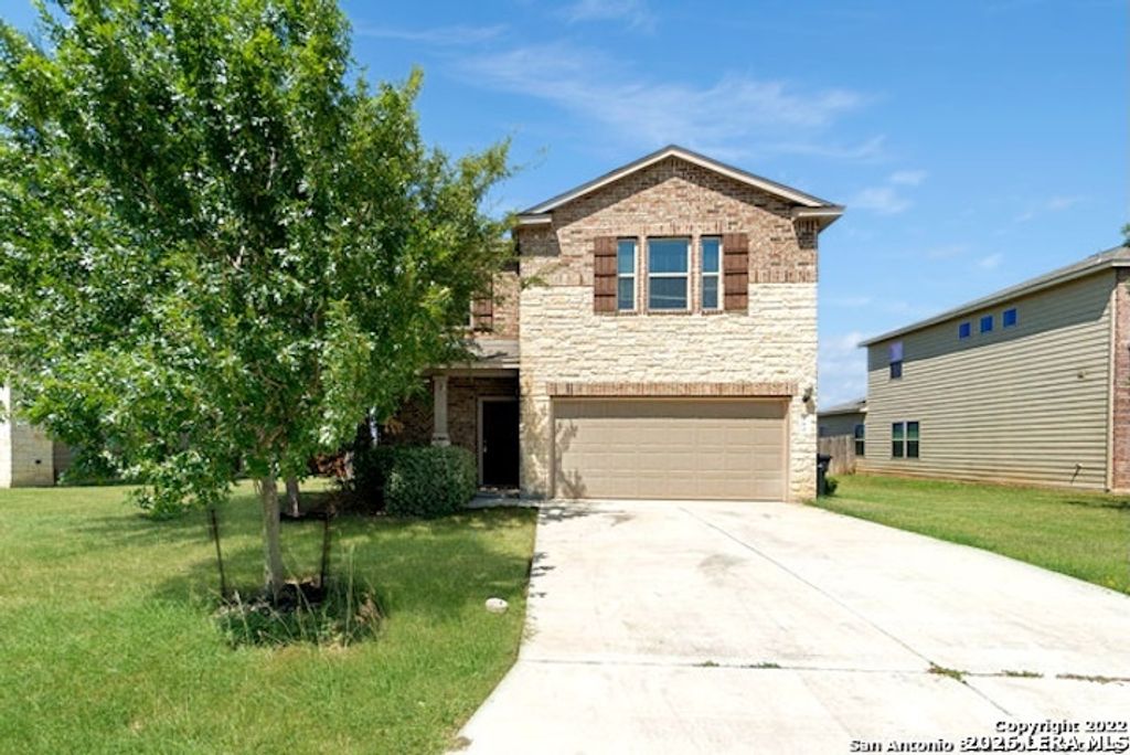 660 Community Dr, New Braunfels, TX 78132