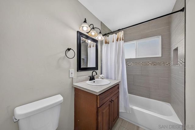 7282 University Avenue, La Mesa, CA 91942