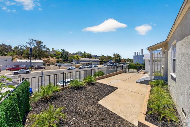 7282 University Avenue, La Mesa, CA 91942