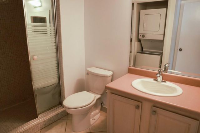 428 Lakeview Drive 201, Weston, FL 33326