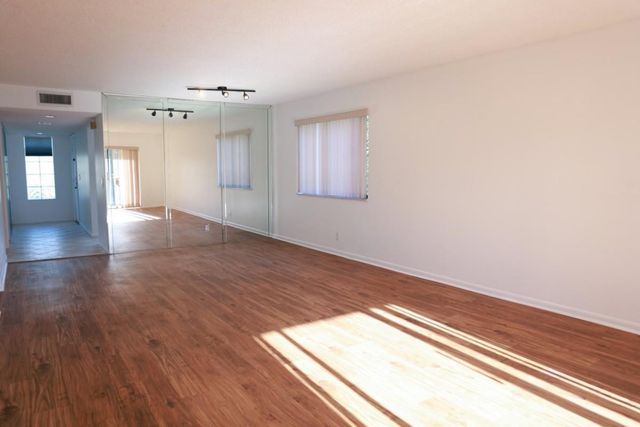 428 Lakeview Drive 201, Weston, FL 33326