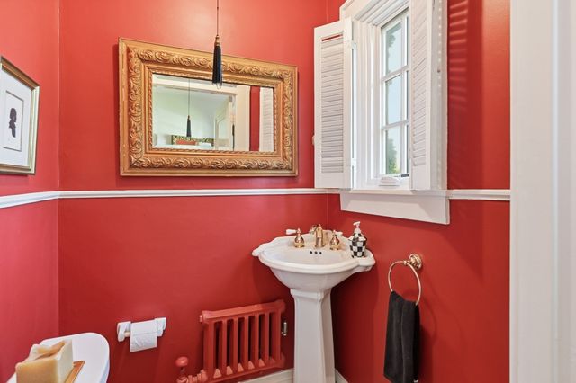 131 Wenonah Rd, Longmeadow, MA 01106