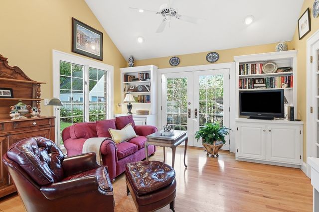 131 Wenonah Rd, Longmeadow, MA 01106