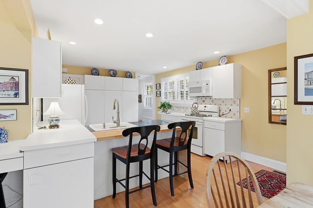 131 Wenonah Rd, Longmeadow, MA 01106