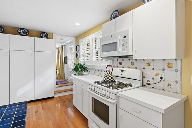 131 Wenonah Rd, Longmeadow, MA 01106