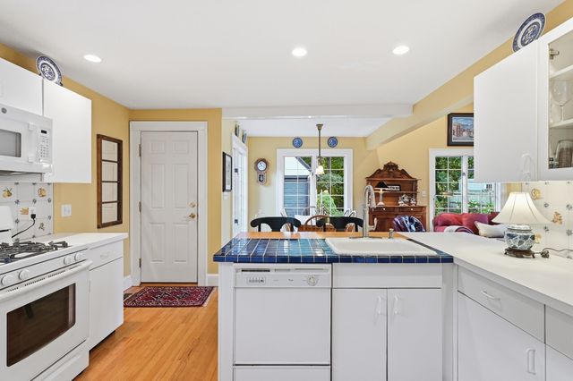 131 Wenonah Rd, Longmeadow, MA 01106