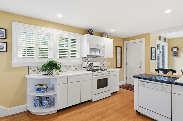 131 Wenonah Rd, Longmeadow, MA 01106