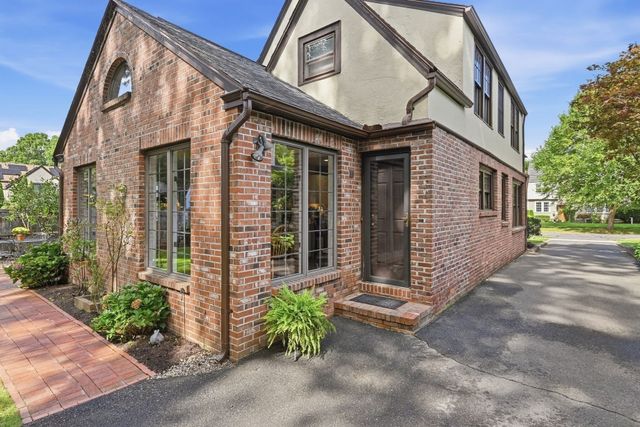131 Wenonah Rd, Longmeadow, MA 01106