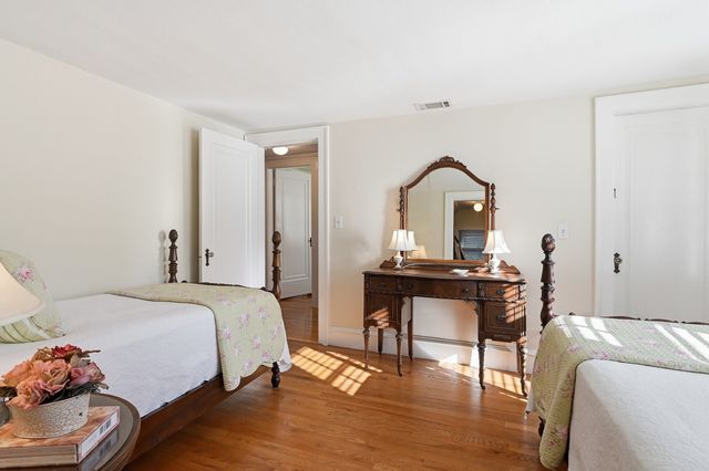 131 Wenonah Rd, Longmeadow, MA 01106