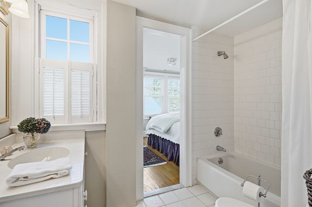 131 Wenonah Rd, Longmeadow, MA 01106