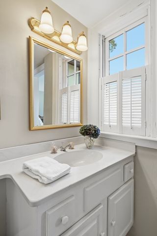 131 Wenonah Rd, Longmeadow, MA 01106