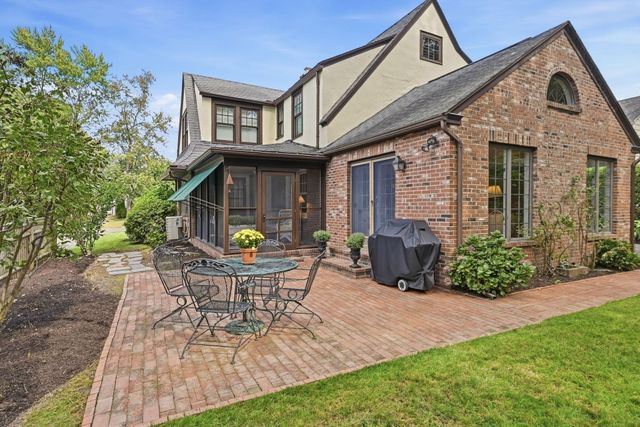 131 Wenonah Rd, Longmeadow, MA 01106