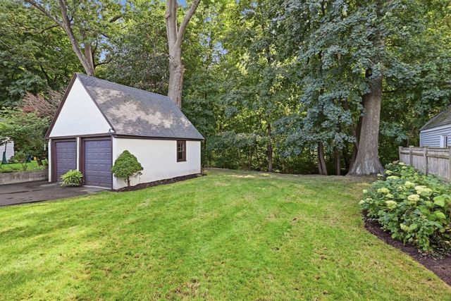 131 Wenonah Rd, Longmeadow, MA 01106