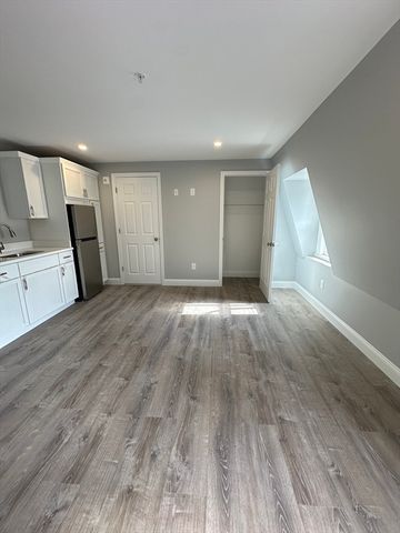 6 Monroe Street 315, Salem, MA 01970