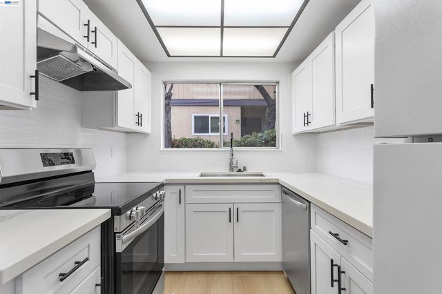 10401 Shaw St 401, Oakland, CA 94605