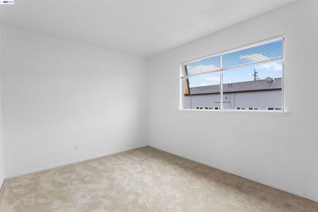 10401 Shaw St 401, Oakland, CA 94605