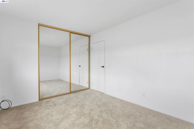 10401 Shaw St 401, Oakland, CA 94605