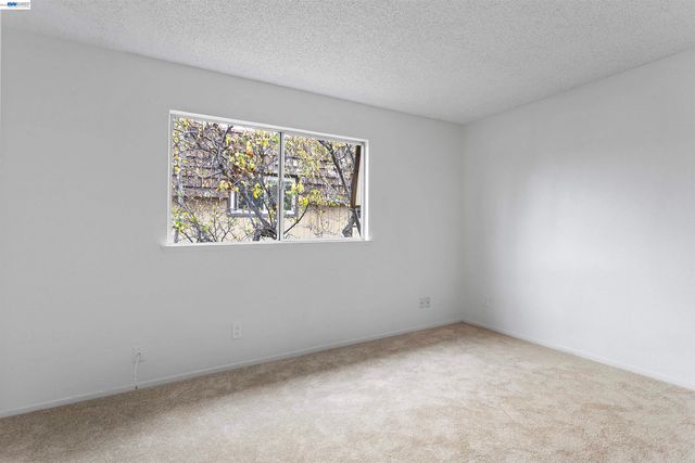 10401 Shaw St 401, Oakland, CA 94605