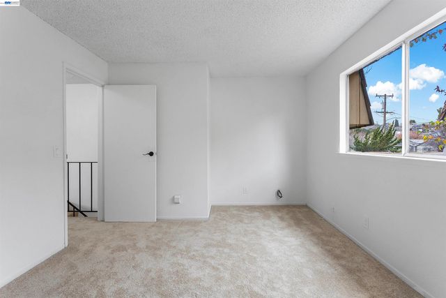 10401 Shaw St 401, Oakland, CA 94605