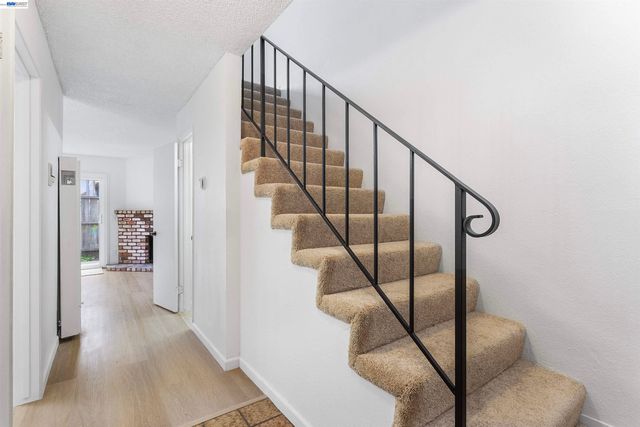 10401 Shaw St 401, Oakland, CA 94605