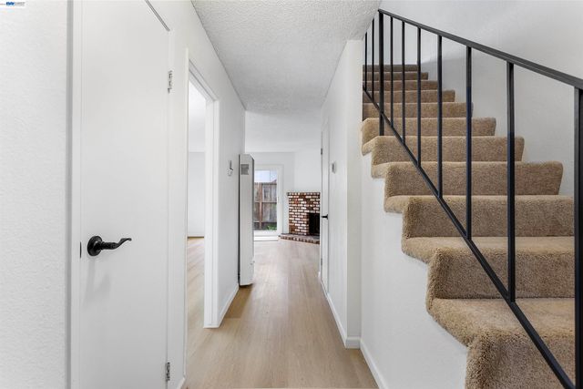 10401 Shaw St 401, Oakland, CA 94605