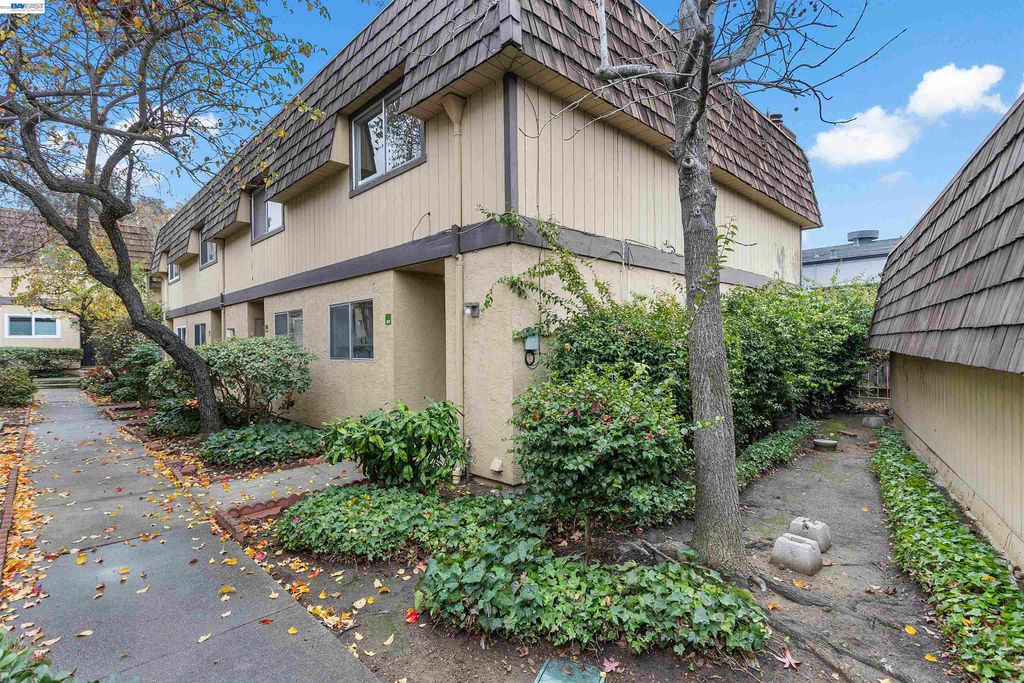 10401 Shaw St 401, Oakland, CA 94605