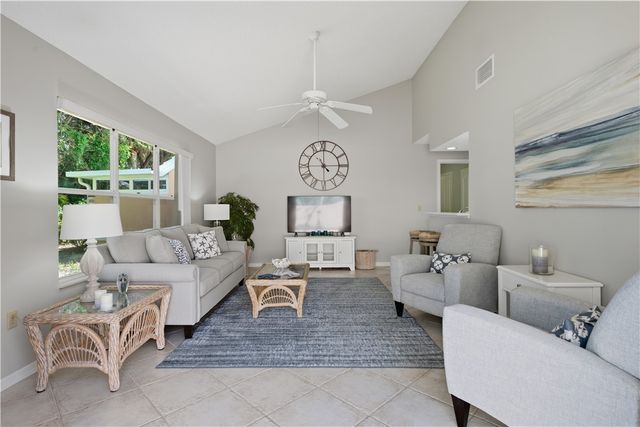1334 Coral Park Lane 403, Vero Beach, FL 32963