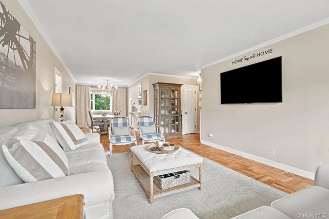 11 Westview Avenue 8-2, White Plains, NY 10603