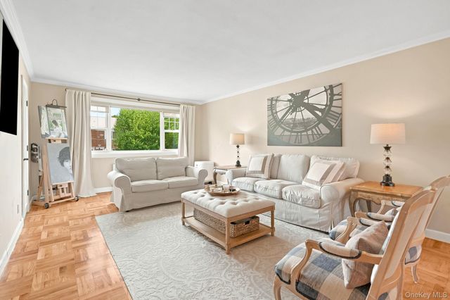 11 Westview Avenue 8-2, White Plains, NY 10603