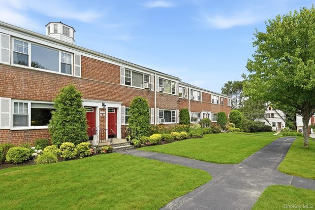 11 Westview Avenue 8-2, White Plains, NY 10603