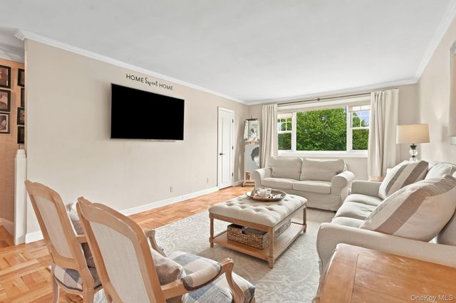 11 Westview Avenue 8-2, White Plains, NY 10603
