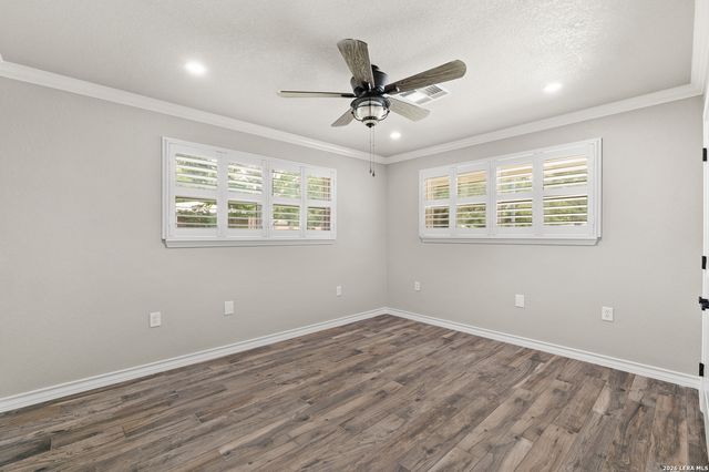 225 Cloudmont, Windcrest, TX 78239