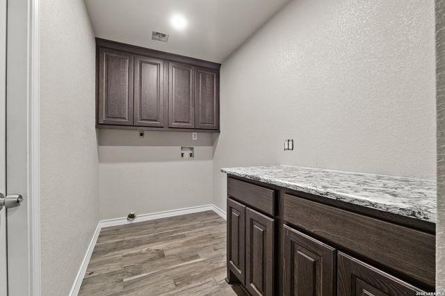 225 Cloudmont, Windcrest, TX 78239