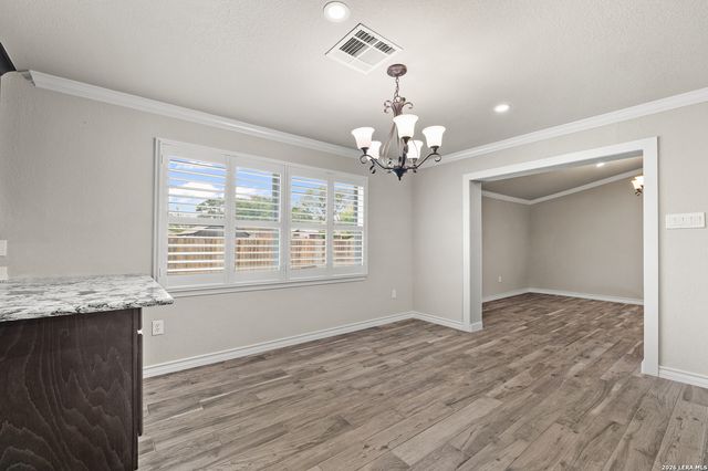 225 Cloudmont, Windcrest, TX 78239
