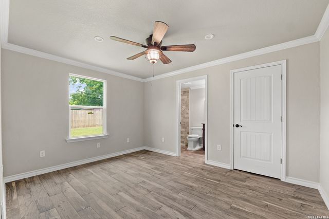 225 Cloudmont, Windcrest, TX 78239
