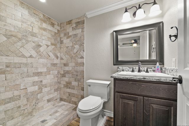 225 Cloudmont, Windcrest, TX 78239