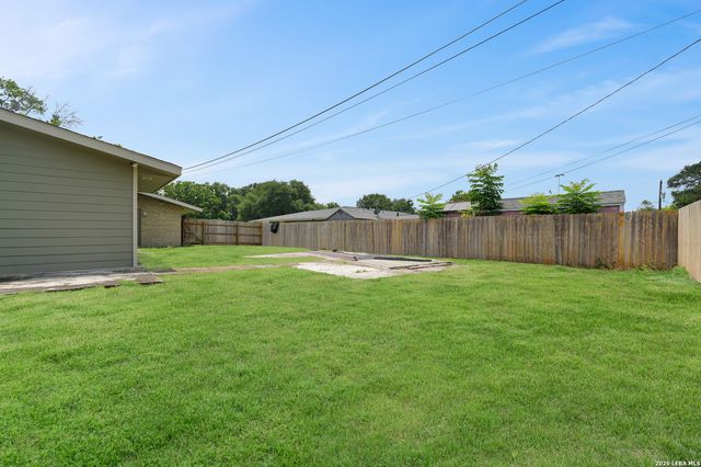 225 Cloudmont, Windcrest, TX 78239