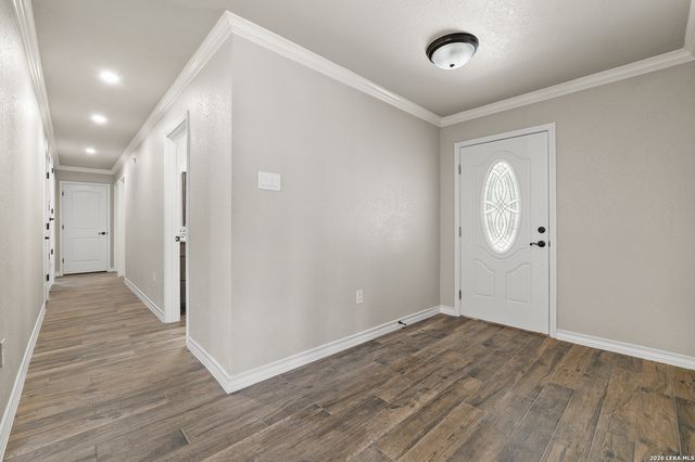 225 Cloudmont, Windcrest, TX 78239