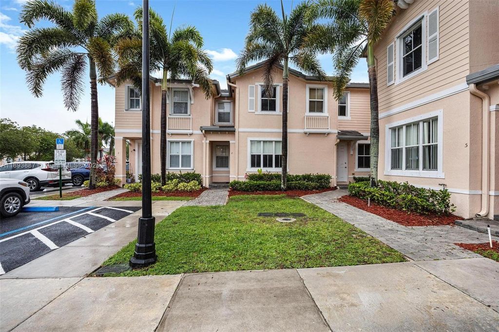 2884 SE 2nd Dr, Homestead, FL 33033